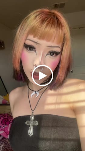 Customer video review of Linn's Sullen Doll Eye 17mm Mini Sclera Contact Lenses