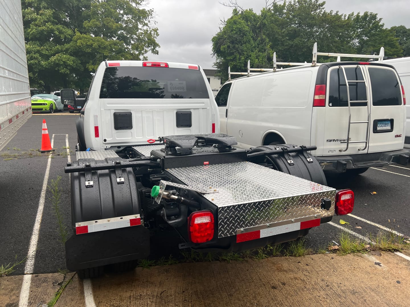Customer photo review of Fifth Wheel Hitch 36k for Chassis, Pickup, Flatbed Trucks, Ford F Series, Dodge Ram, GMC, Chevrolet, Top Plate and Pedestals
