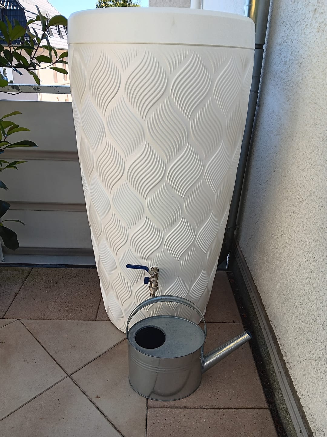 Customer photo review of YourCasa Regentonne 240 Liter [Seabreeze Flower] - Nachhaltige Bewässerung im Garten