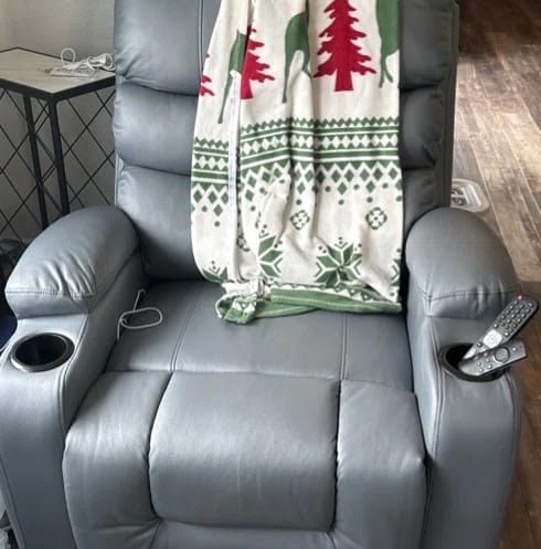 Customer photo review of Homrest Power Lift Recliner Chair with Massage & Heat, Cup Holders & USB Port, Blue