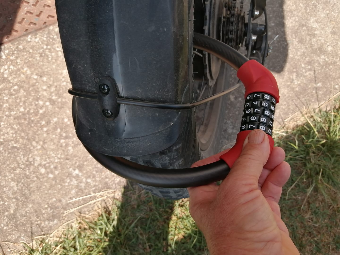 Customer photo review of Vakole Bike Lock Steel Five-digit Code Anti-theft 1.72CM Bold Cable Password Lock