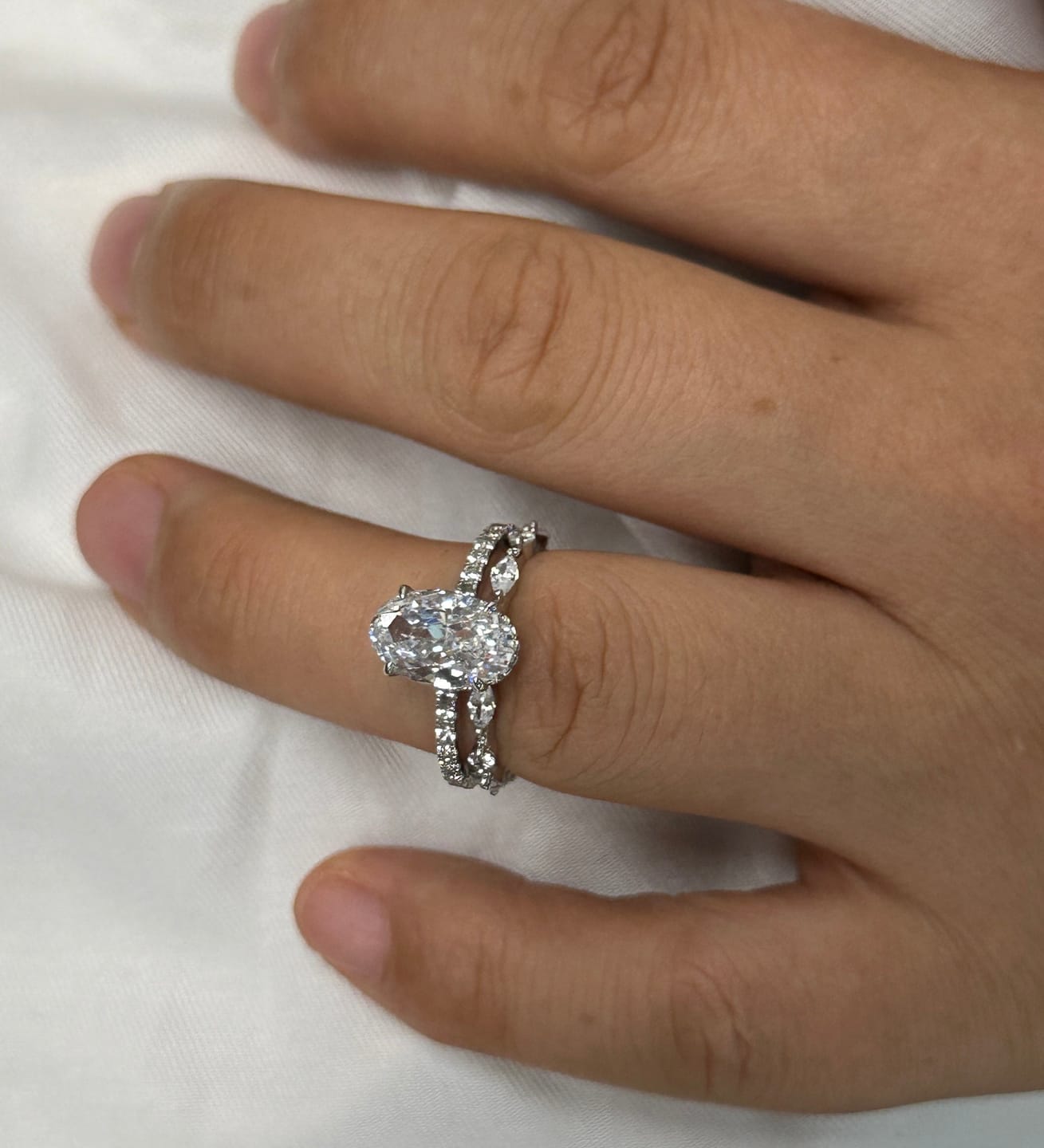 Customer photo review of S925 Attractive 2PC 2.5Ct Oval Cut Bridal Wedding Ring Set Stackable Ring Set For Daily Wear