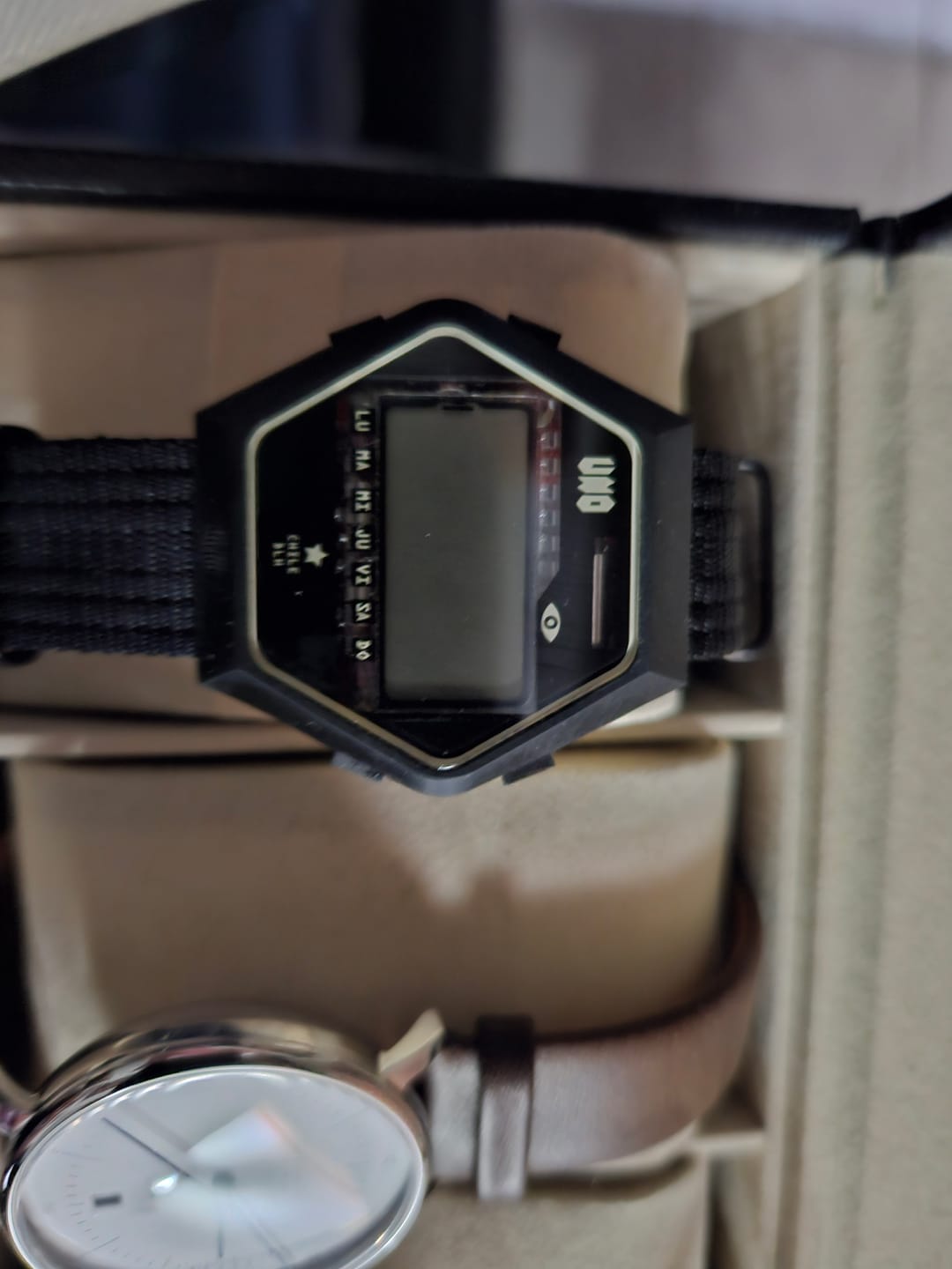 Customer photo review of PREVENTA CON DESPACHO JULIO: El Número Uno, el primer reloj digital en la historia de Chile