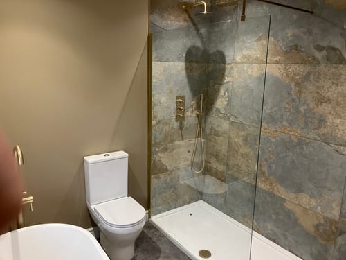 Customer photo review of Nuie 1400mm Wetroom Screen With Support Bar - Brushed Brass
