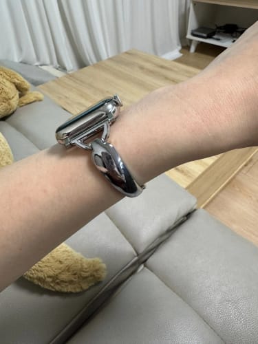 Customer photo review of Étoile Apple Watch Band for Women