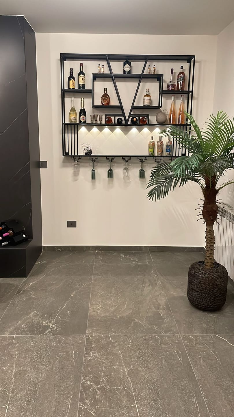 Customer photo review of Vanguard Home Bar