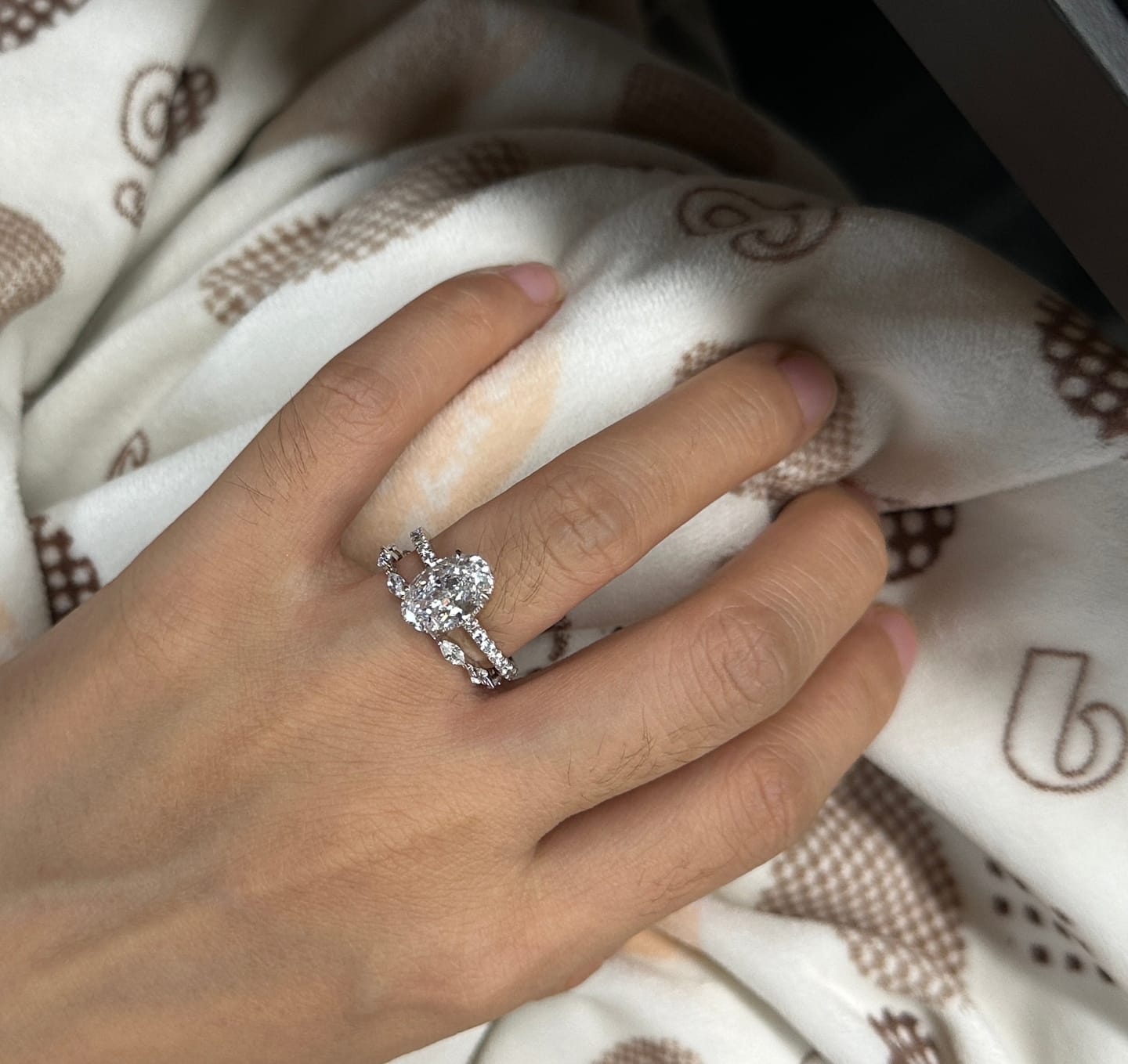 Customer photo review of S925 Attractive 2PC 2.5Ct Oval Cut Bridal Wedding Ring Set Stackable Ring Set For Daily Wear