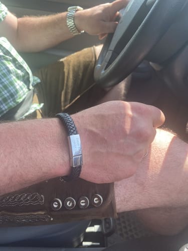 Customer photo review of Personalisiertes Herrenarmband für Papa oder Opa