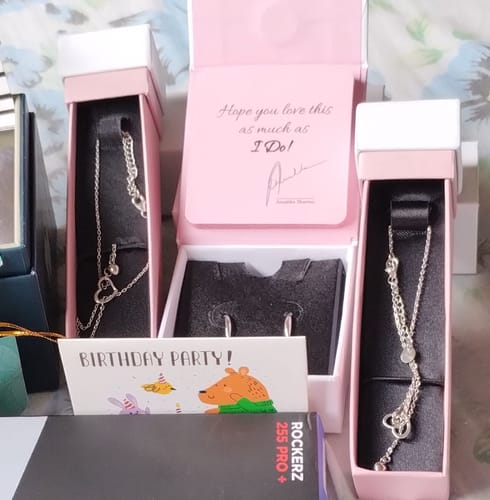 Customer photo review of Silver Heart Melting Chain Anklet