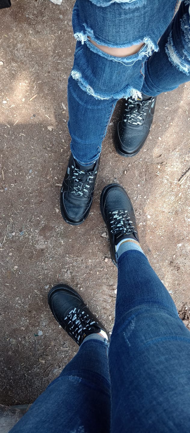 Customer photo review of Tenis 275 Negro Total