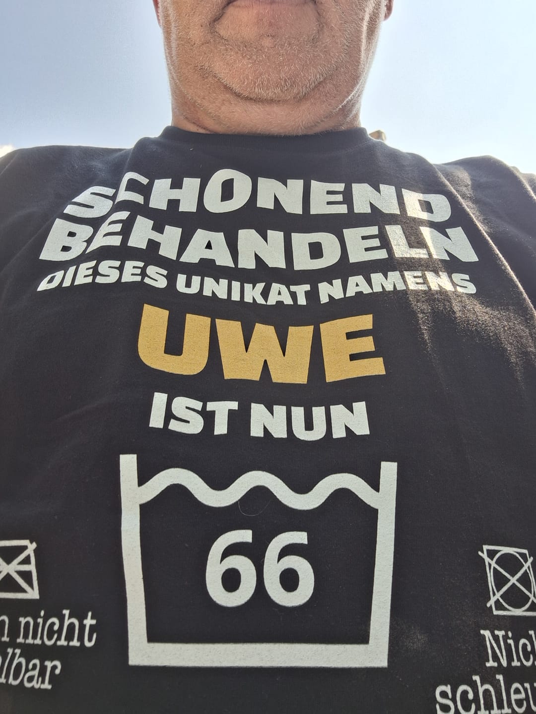Customer photo review of Lustiges Geburtstags Shirt - Schonend Behandeln - Personalisierbares Herren T-Shirt