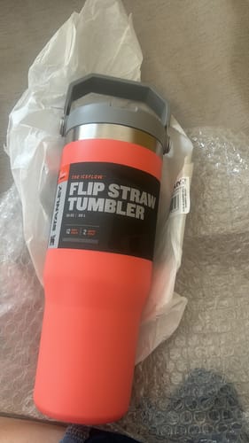 Customer photo review of Stanley The Iceflow Flip Straw Tumbler Pipetli Termos Açık Mercan 30 OZ - 0.88L