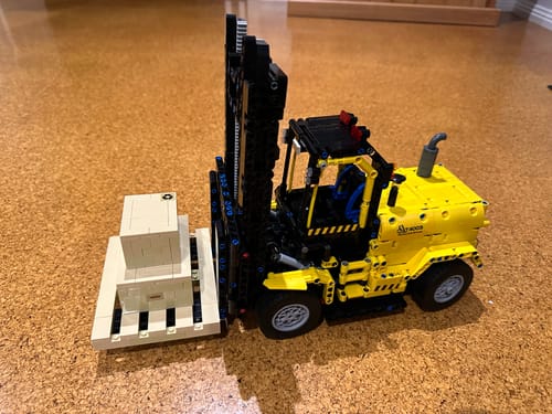 Customer photo review of Remote Controlled Forklift 2027pcs