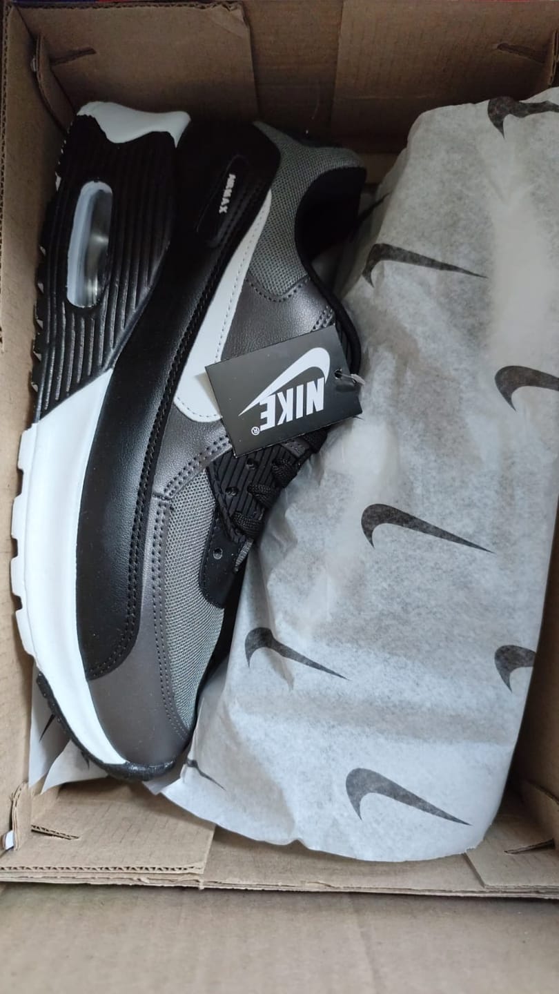 Customer photo review of Tenis Max 90 Oxford Negro Blanco