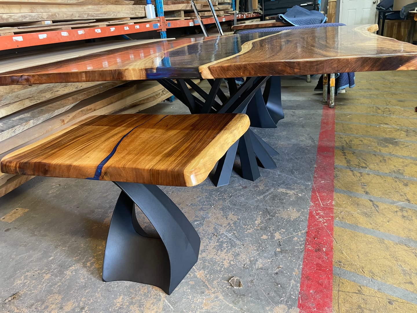 Customer photo review of End Table Legs 220 Tulipe 20H for Modern Round Tabletop
