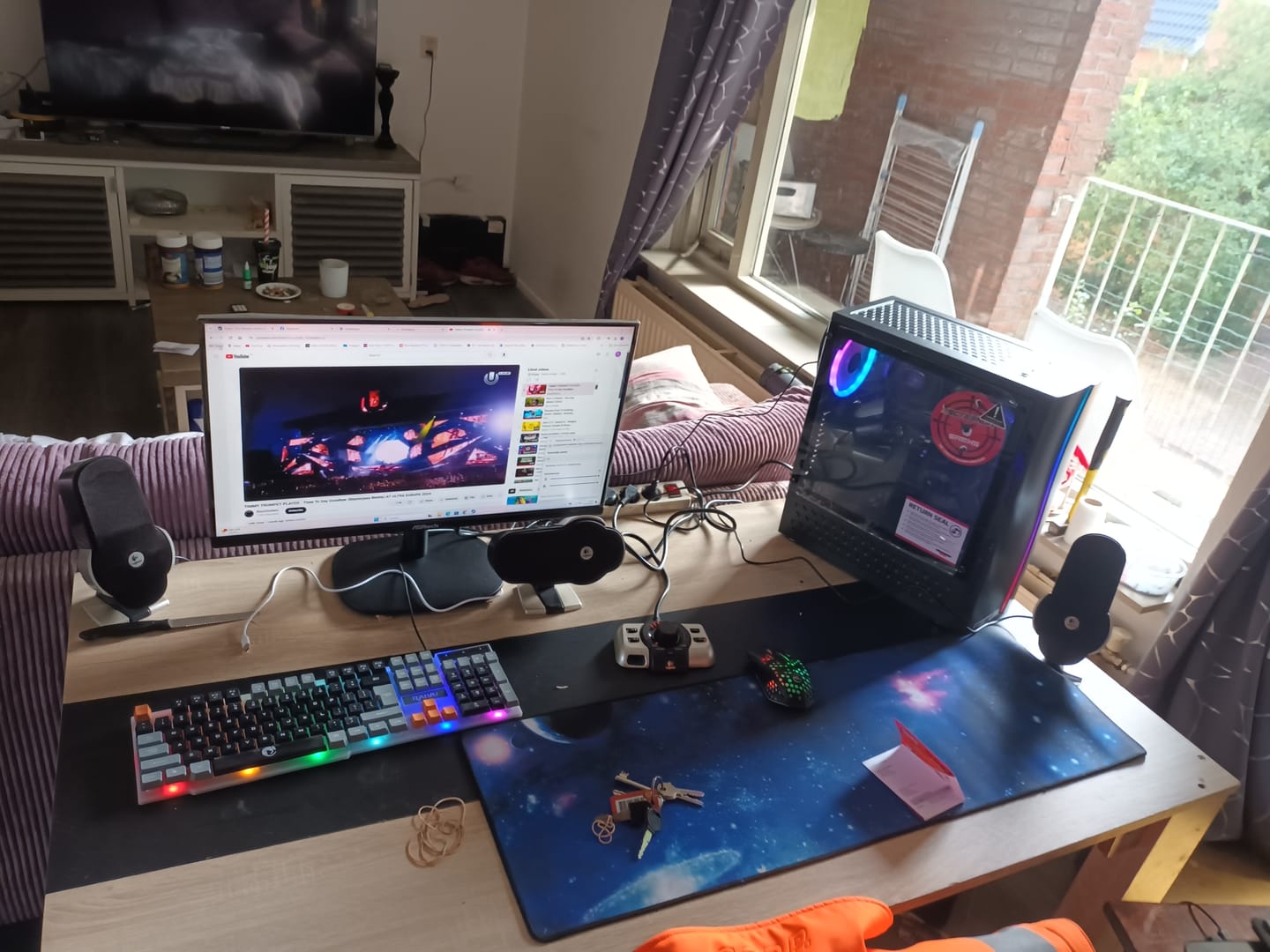 Customer photo review of ScreenON - Gaming Set - X150126 - V1 (GamePC.X150126 + 24 Inch Monitor + Toetsenbord + Muis)