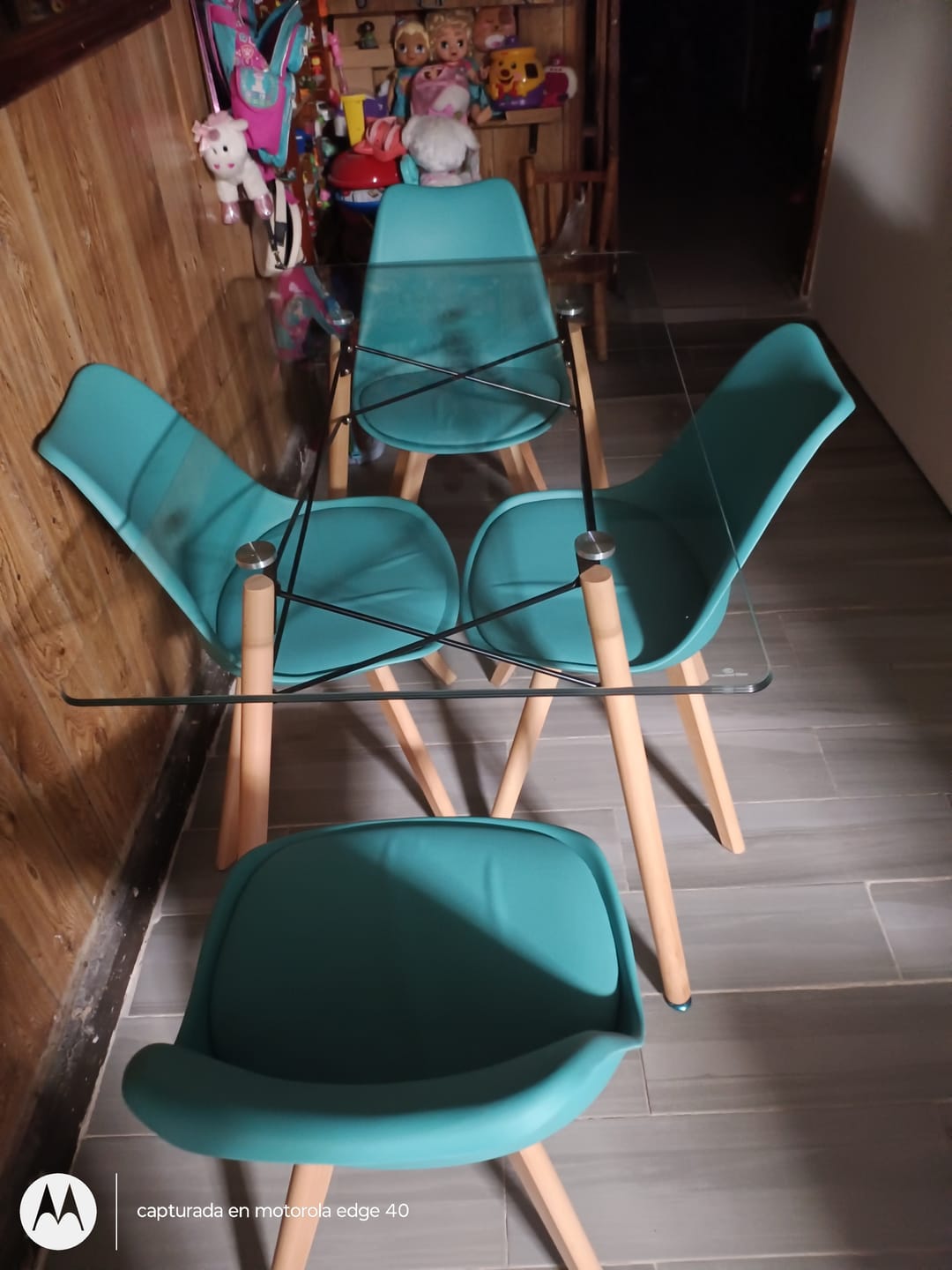 Customer photo review of Comedor Mesa Oslo Cristal T5  + 4 Sillas Frankfurt