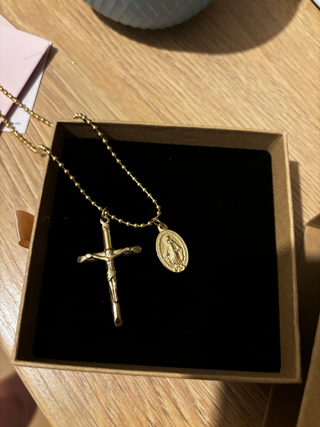 Customer photo review of Collier Croix Femme Médaille Vierge Miraculeuse