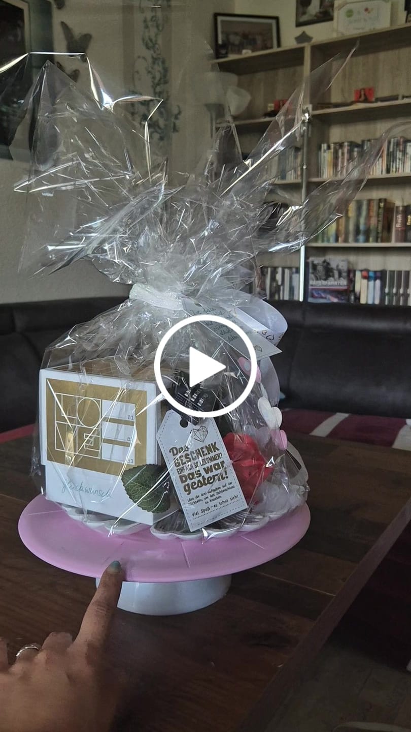 Customer video review of Geldgeschenk Hochzeit - SURPRISA Geschenkbox mit Goldfolie, Rätselbox für Geschenke und Gutscheine
