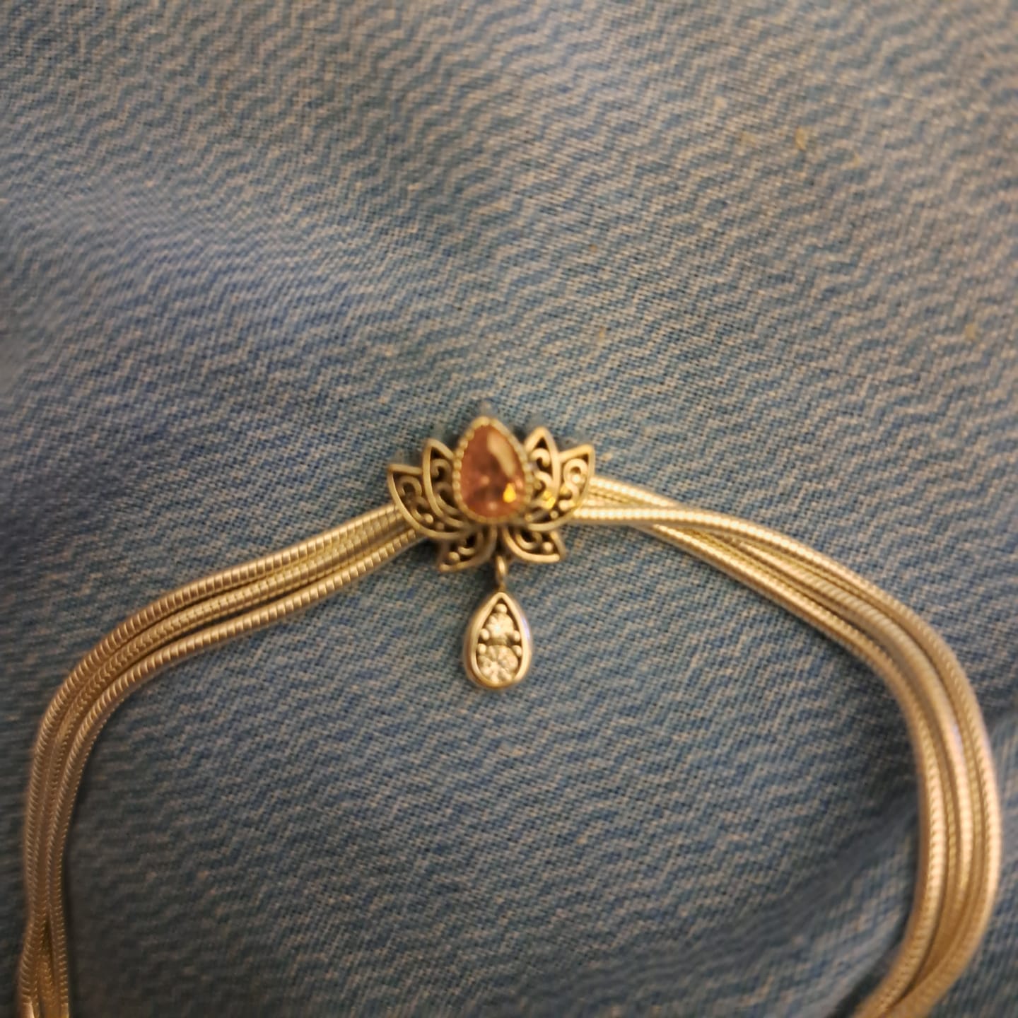 Customer photo review of Charm Flor de Loto & Gota Diamantada