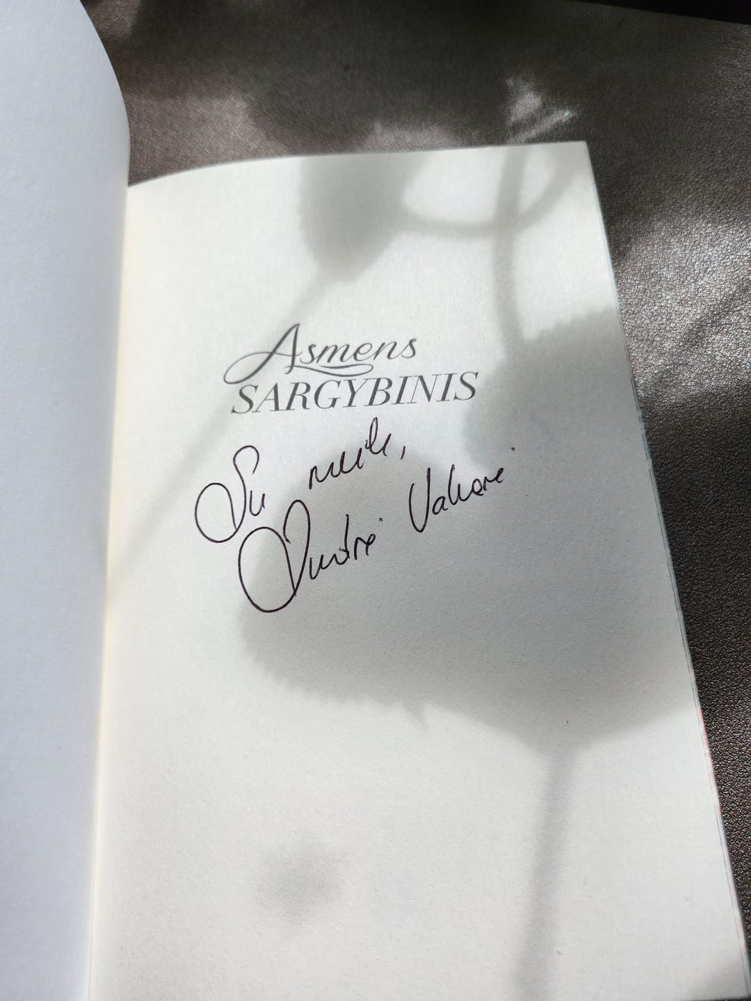 Customer photo review of Asmens sargybinis: nuo neapykantos iki meilės... veda kraują kaitinantys siužeto vingiai
