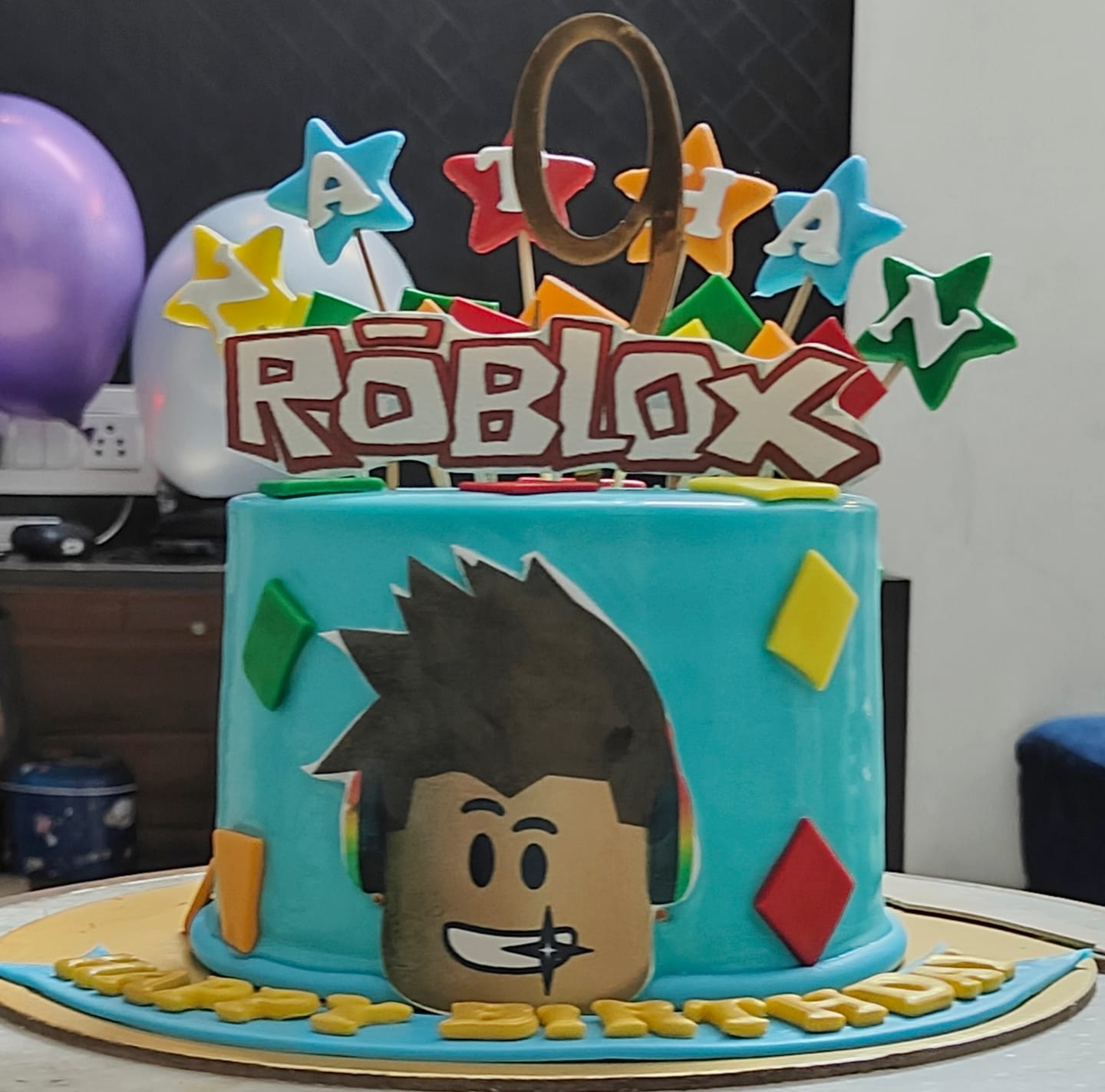 Customer photo review of Roblox Blocks Cake