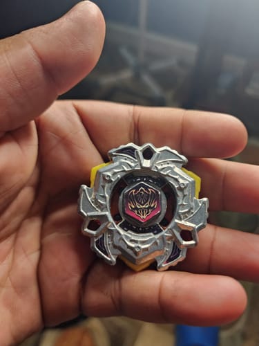 Customer photo review of Takara Tomy Variares Beyblade BB-114 D:D (Metal Fury) - With Dual Spin Launcher LR