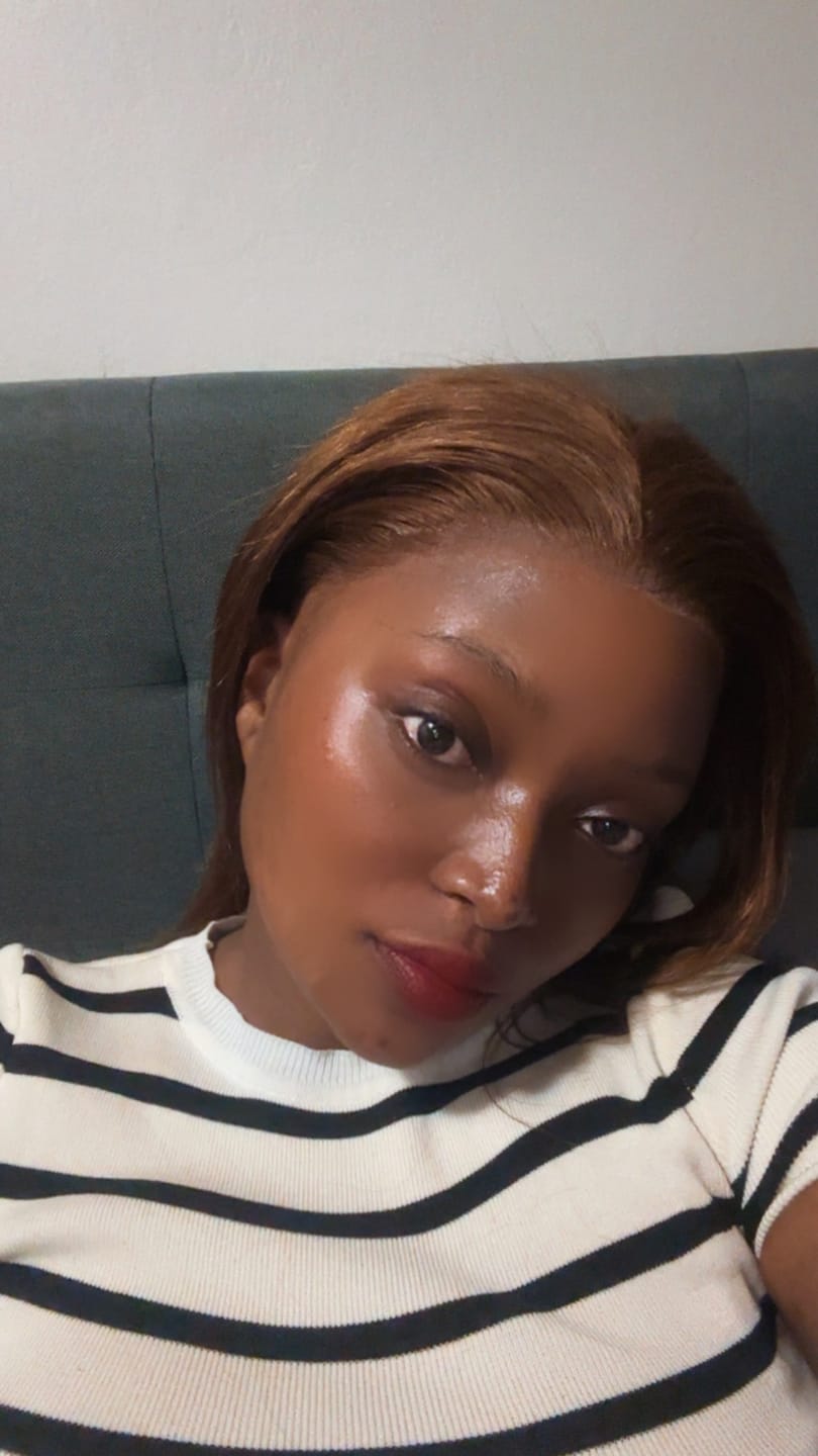 Customer photo review of EMMY Lace Frontal Brown Bob Wigs