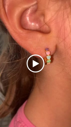 Customer video review of Boucles "Cœurs Colorés"