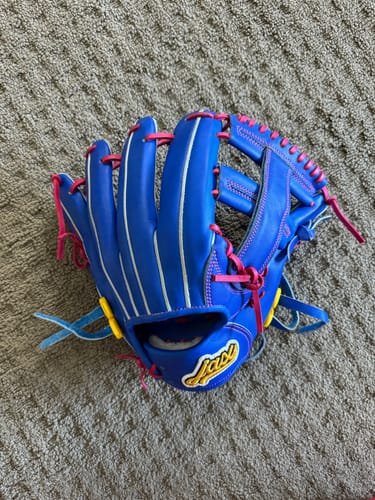 Customer photo review of Jax Fielding Glove | EN-7 | Infield | Blue / Pink