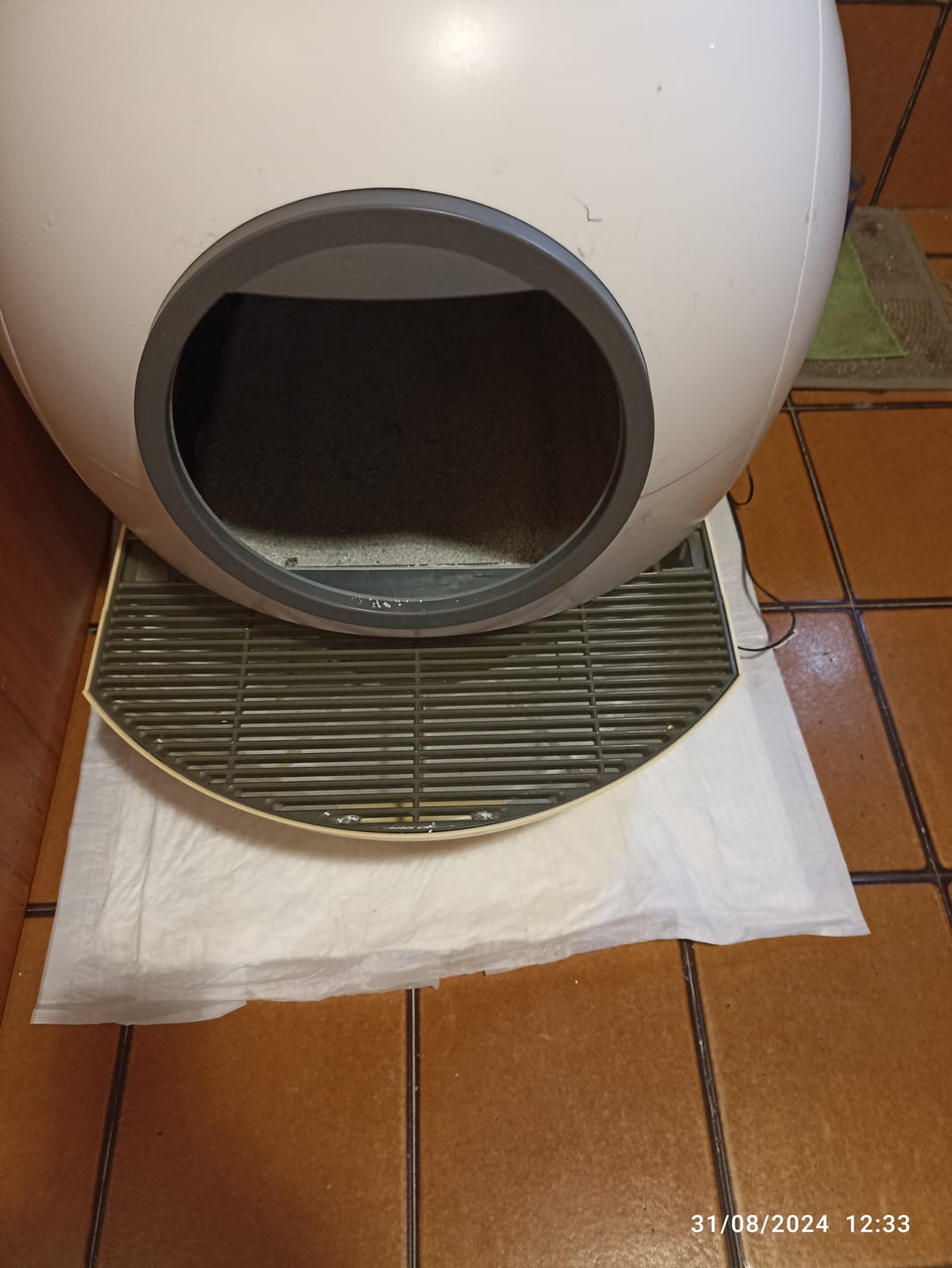 Customer photo review of Pedal grid for ELS PET Spaceship Cat Litter Box