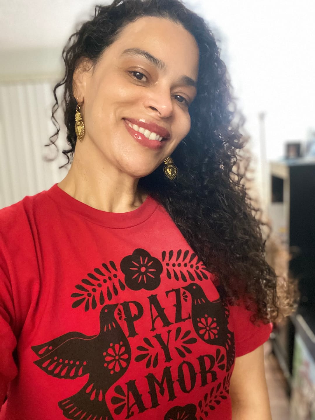 Customer photo review of Unisex Paz y Amor Tee