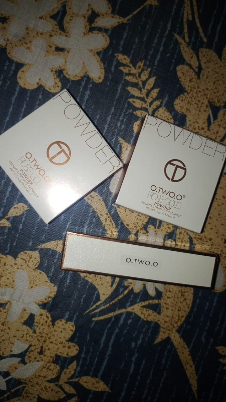 Customer photo review of O.TWO.O ROSE GOLD COMPACT POWDER