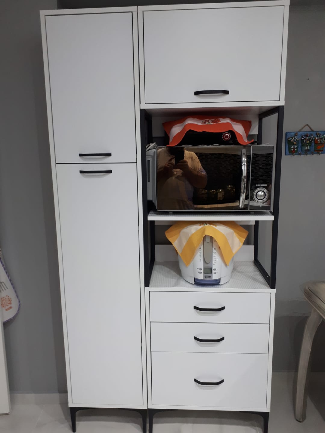 Customer photo review of Rani JE143 Çok Amaçlı Dolap 3 Kapaklı 3 Çekmeceli Kiler Mutfak Dolabı Beyaz