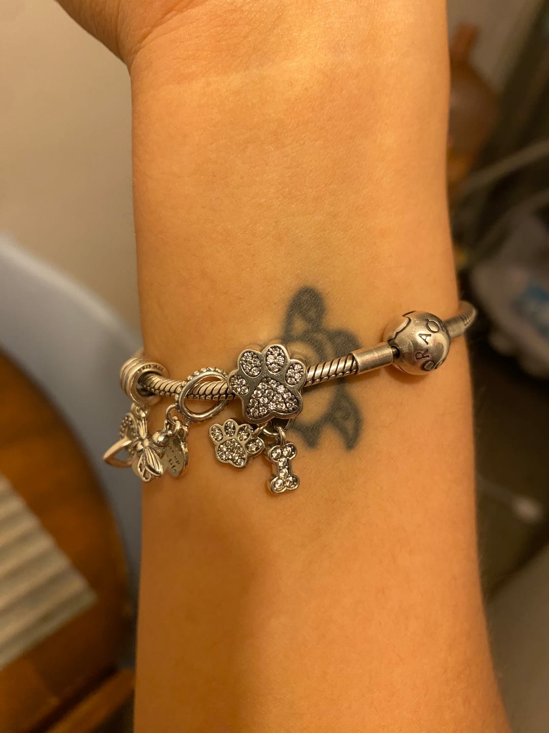 Customer photo review of Charm Huellas de Perrito & Hueso Diamantado