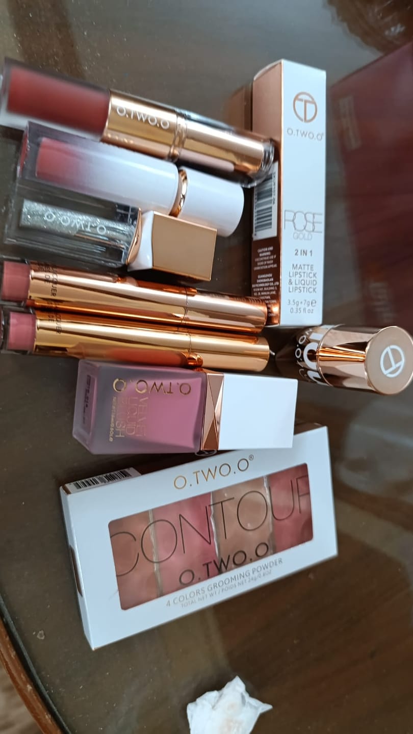 Customer photo review of O.TWO.O MIST LIQUID EYESHADOW