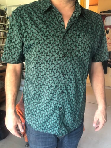 Customer photo review of Chemise boutonnée verte à manches courtes pour hommes