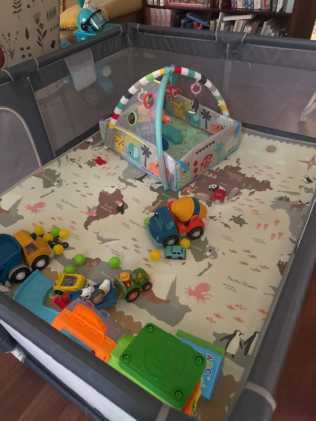 Customer photo review of World map and alphabet play mat (Medium size)
