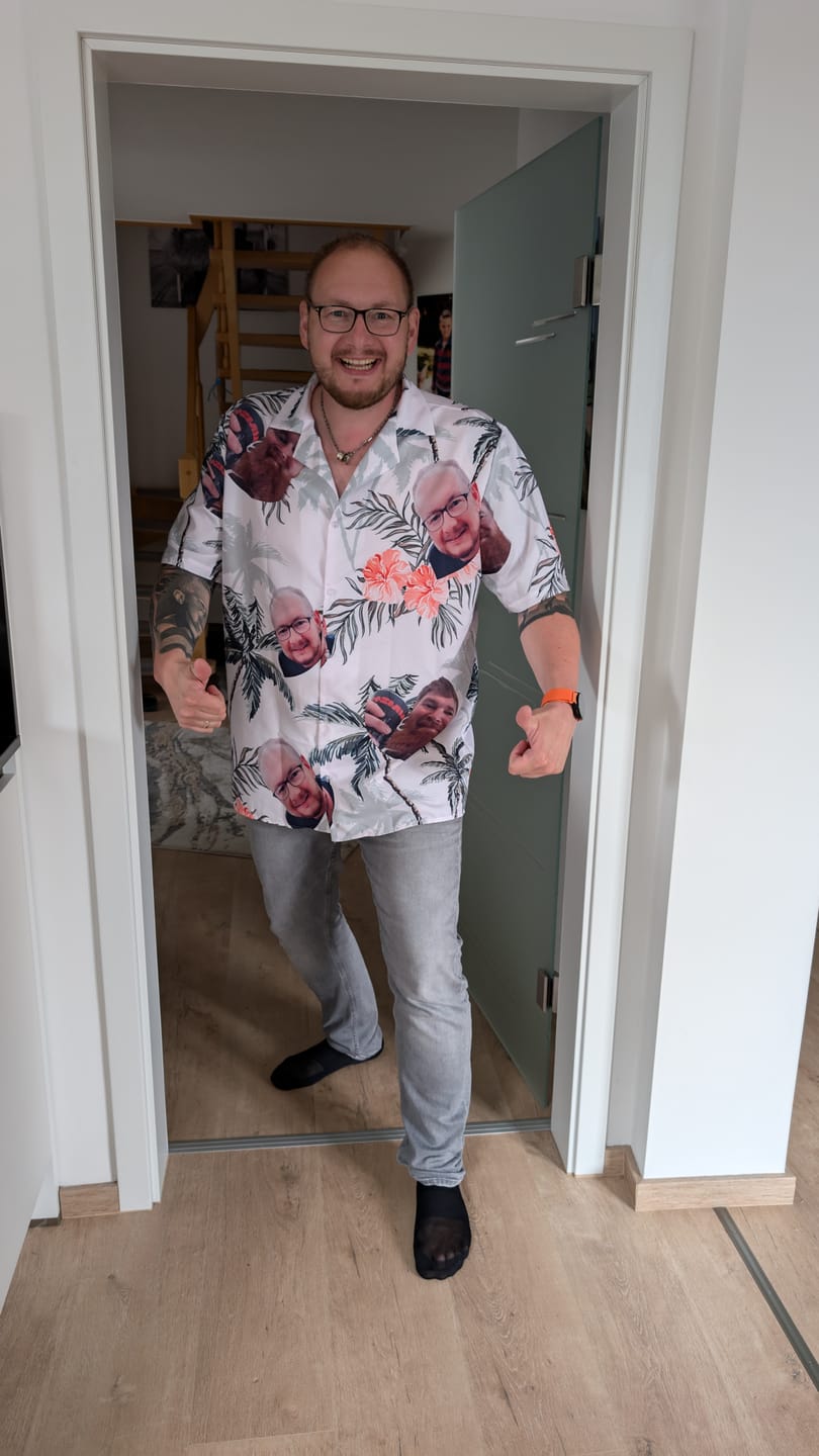 Customer photo review of Summer Vibes- Individuelles Hawaiihemd