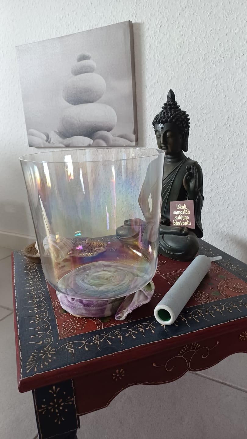Customer photo review of Northern lights Clear Crystal Singing Bowl Alchemy 440/432Hz Quartz Sound Bath Meditation Bowl