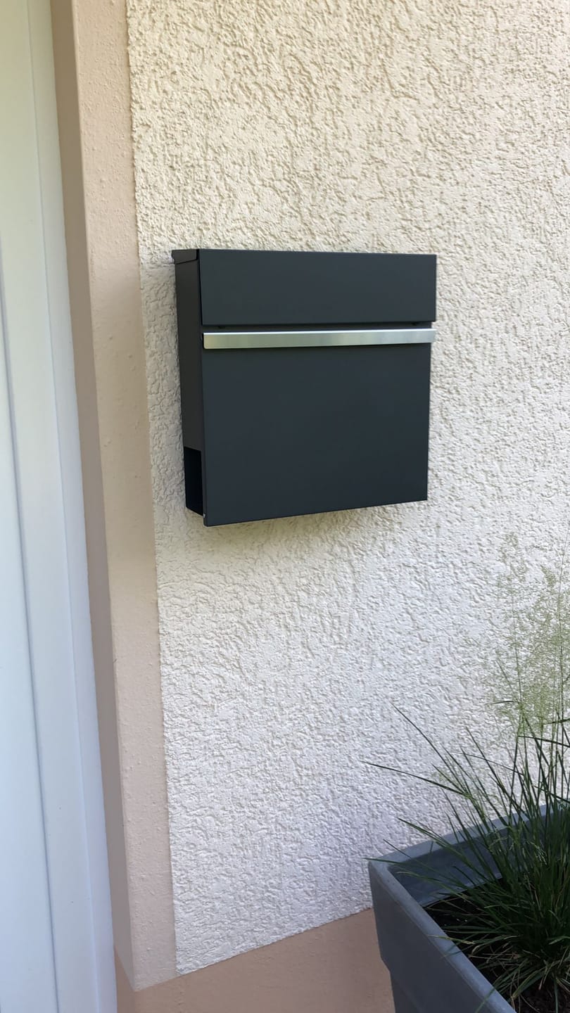 Customer photo review of Moderner Briefkasten Rom mit Zeitungsfach - Anthrazit  pulverbeschichtet