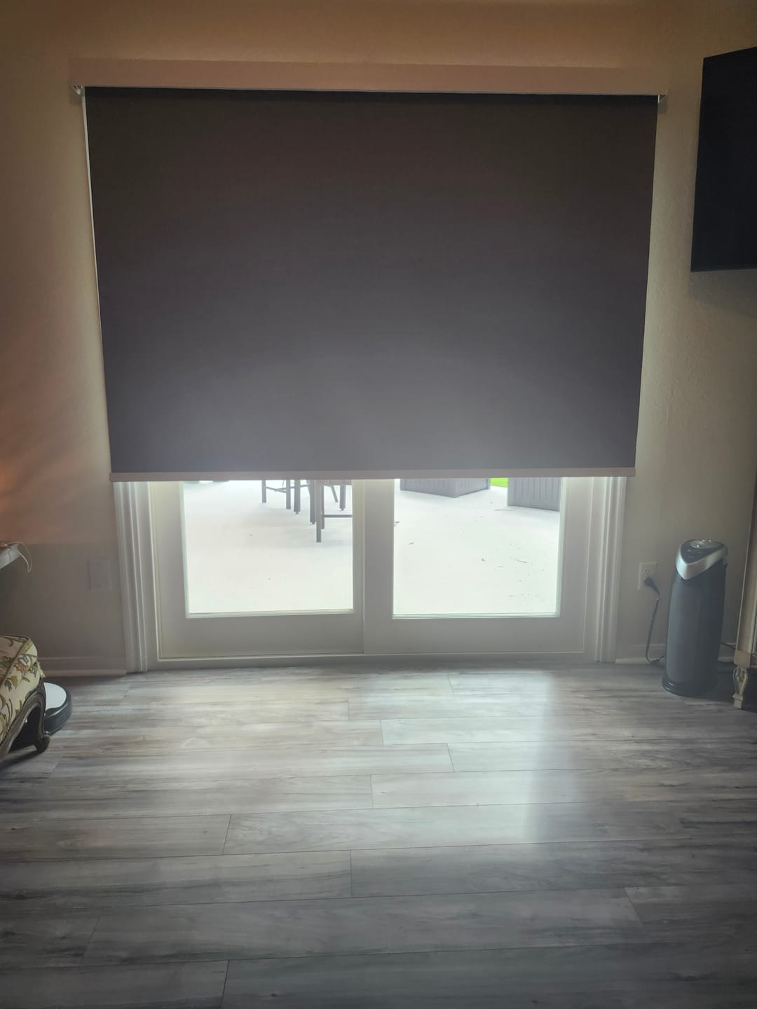 Customer photo review of SmartWings Motorized Roller Shades 100% Blackout Vigor