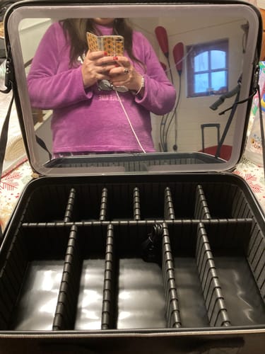 Customer photo review of Maleta de mano portable con espejo, luces y correa