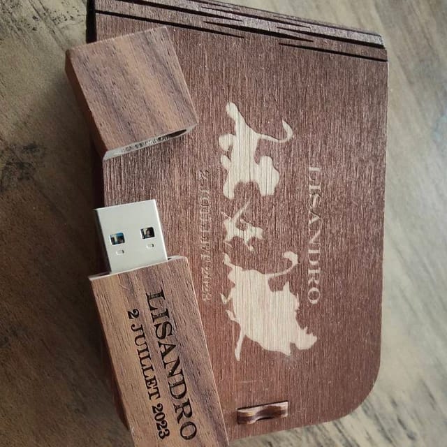 Customer photo review of Yoga USB box with elastic