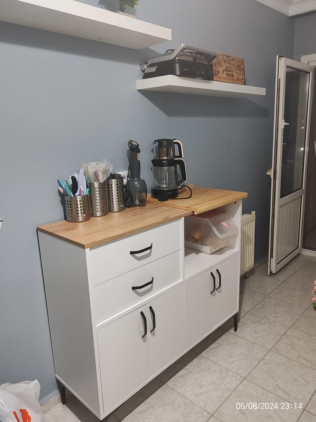 Customer photo review of Rani JE166 Kahve Köşesi Çok Amaçlı Dolap 4 Kapaklı 2 Çekmeceli Kiler Mutfak Dolabı Beyaz - Sepet Ceviz