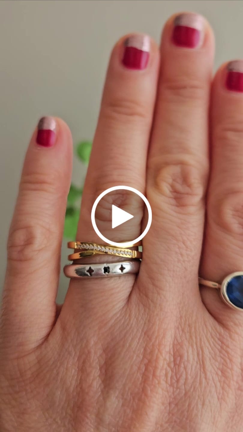 Customer video review of Anel Lucia Duplo Banhado em Ouro 18k