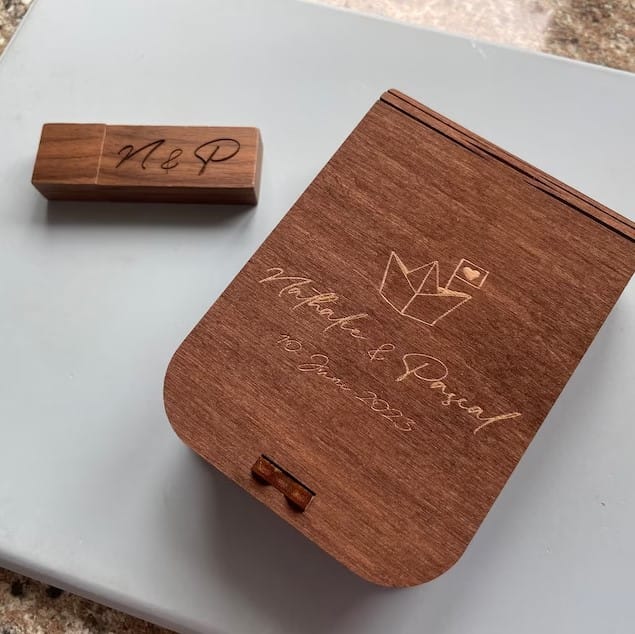 Customer photo review of Yoga USB box with elastic