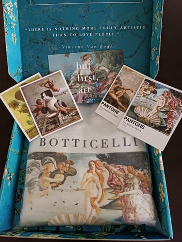 Customer photo review of The Birth of Venus Omuz Çantası