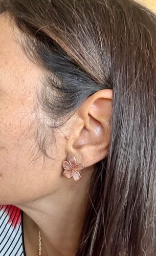 Customer photo review of Boucle d'oreille Madeleine