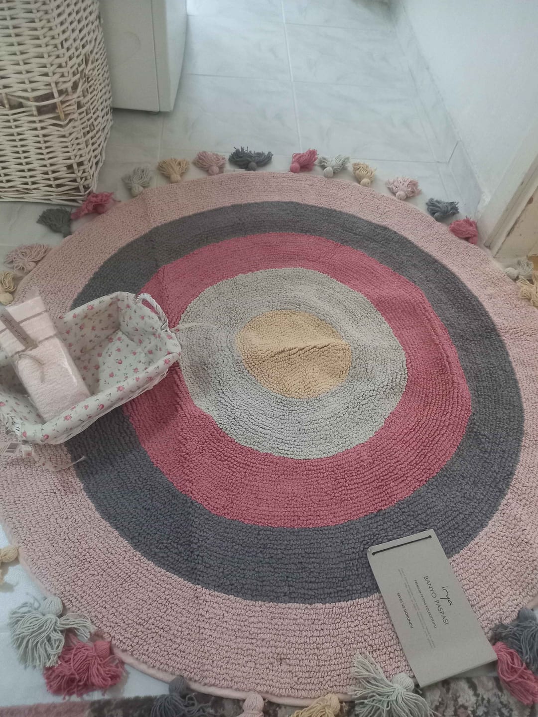 Customer photo review of Laura Yuvarlak Banyo Paspası %100 Pamuk 100x100 Bej